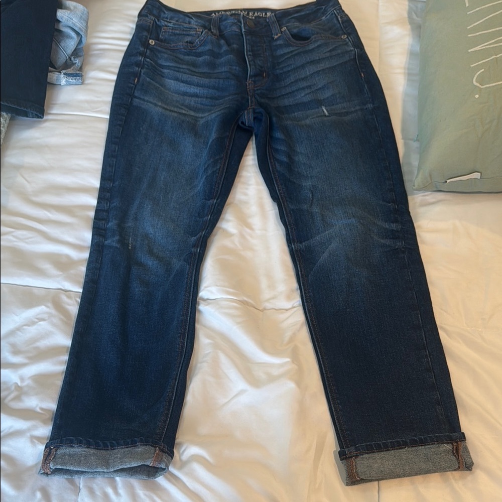 AE Women’s Tomgirl Jeans Size 4